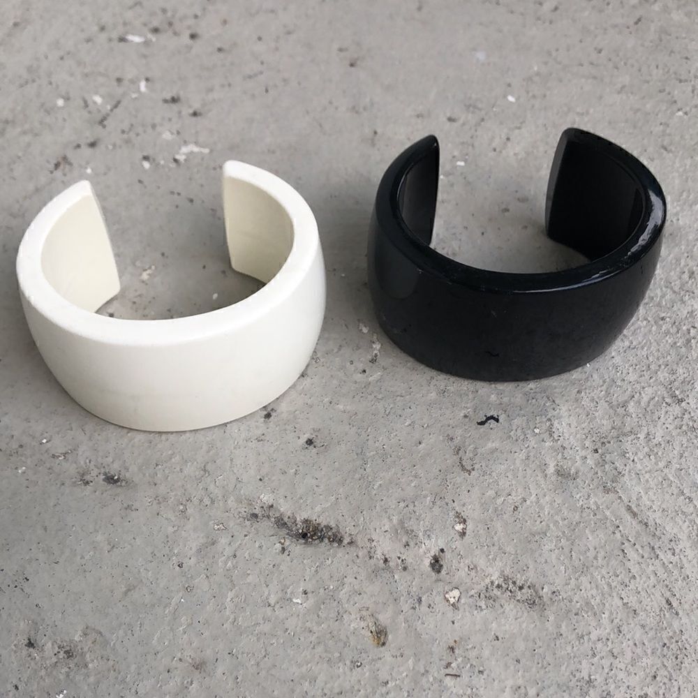 Two  Acrylic Bracelets. - Picture 3 of 4